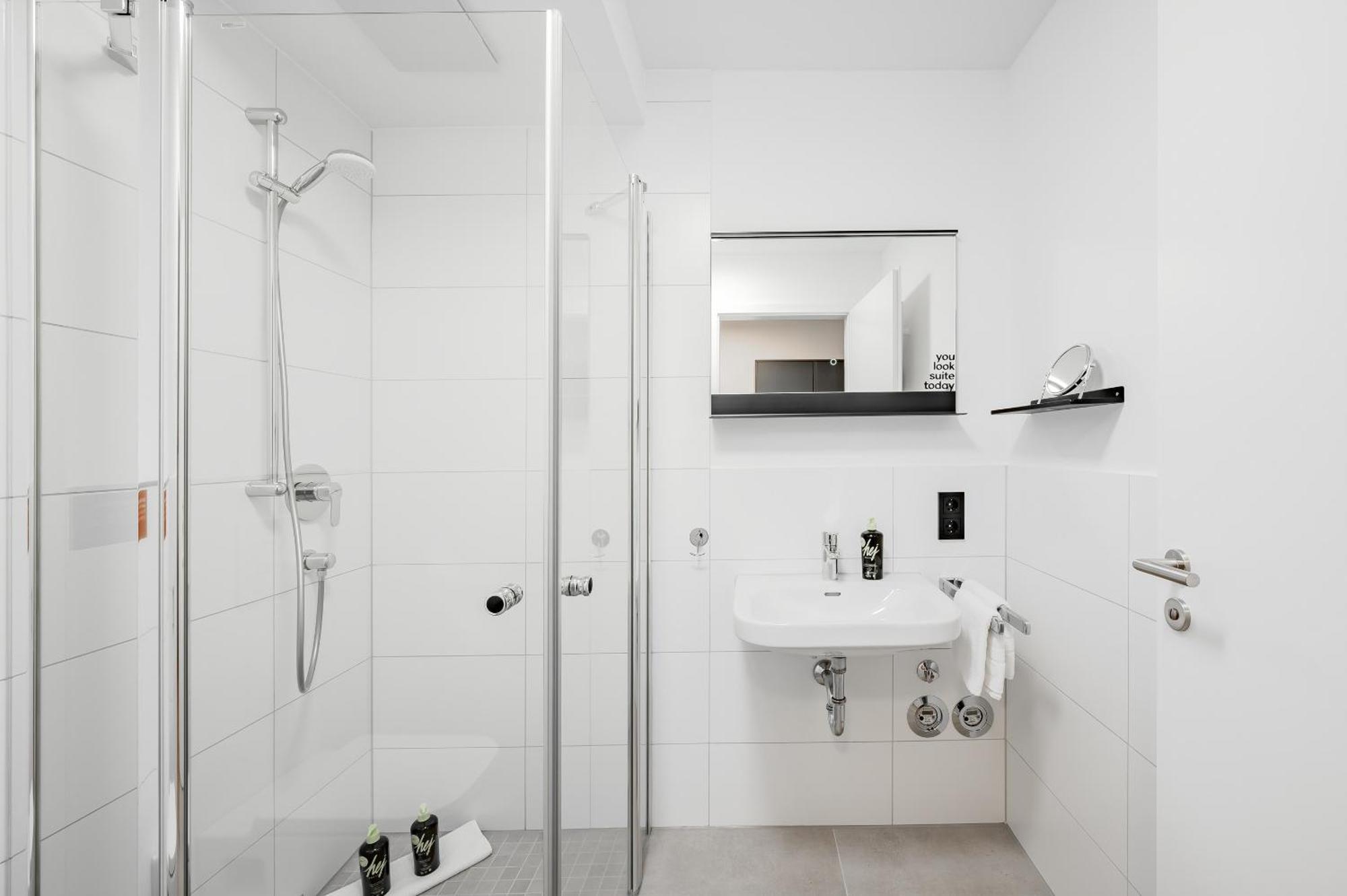 Limehome Metzingen Wilhelmstr Стая снимка